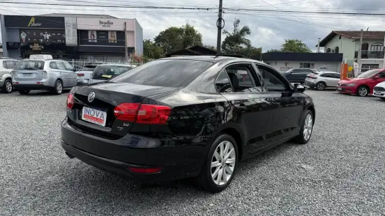 VOLKSWAGEN-JETTA-2011