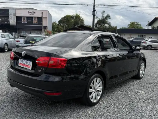 VOLKSWAGEN-JETTA-2.0 COMFORTLINE FLEX 4P TIPTRONIC VOLKSWAGEN-JETTA-2011