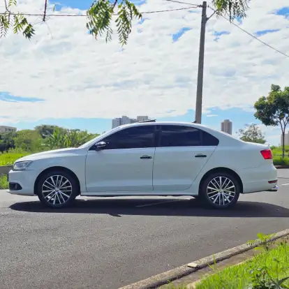 VOLKSWAGEN-JETTA-2014