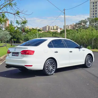 VOLKSWAGEN-JETTA-2014