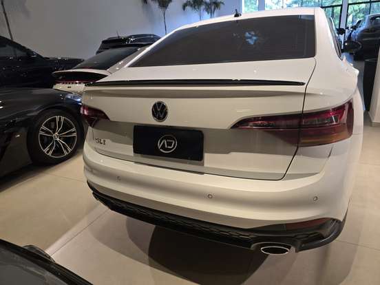VOLKSWAGEN-JETTA-2023