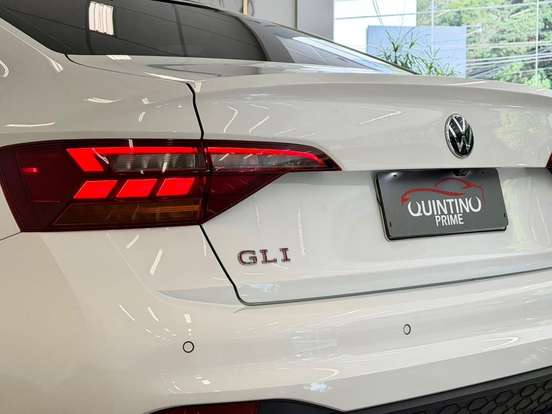 VOLKSWAGEN-JETTA-2024
