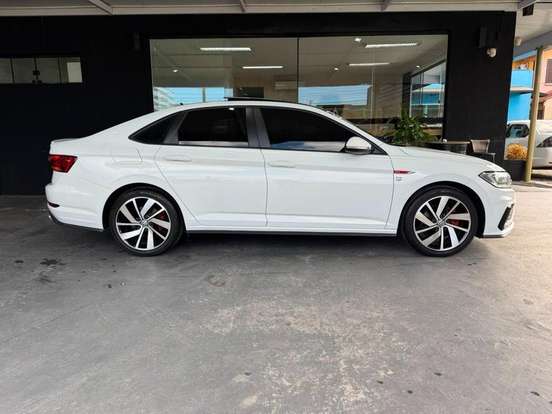 VOLKSWAGEN-JETTA-2020