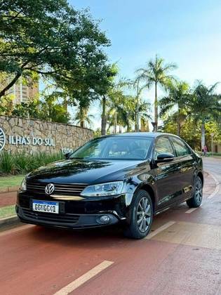 VOLKSWAGEN JETTA 2.0 COMFORTLINE FLEX 4P MANUAL