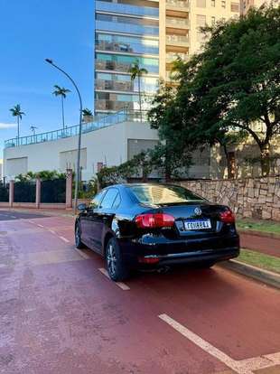 VOLKSWAGEN-JETTA-2011