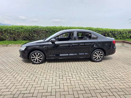 VOLKSWAGEN-JETTA-2014