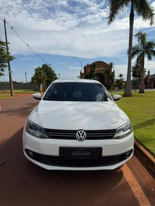 VOLKSWAGEN JETTA 2.0 COMFORTLINE FLEX 4P MANUAL