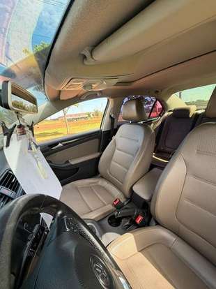 VOLKSWAGEN-JETTA-2013