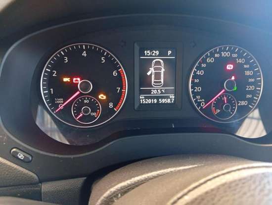 VOLKSWAGEN-JETTA-2011