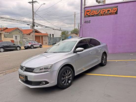VOLKSWAGEN-JETTA-2011