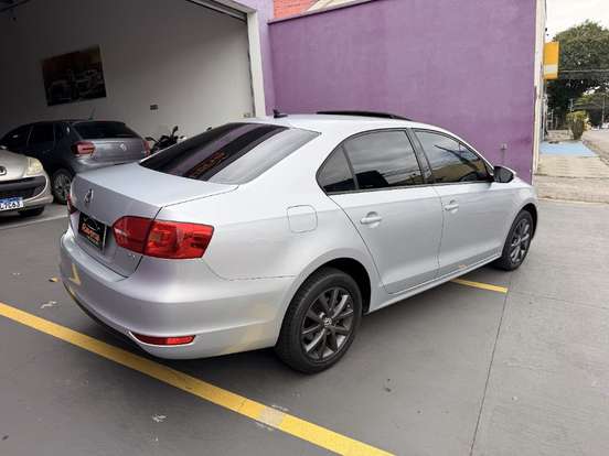 VOLKSWAGEN-JETTA-2.0 COMFORTLINE FLEX 4P TIPTRONIC VOLKSWAGEN-JETTA-2011