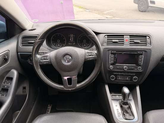 VOLKSWAGEN-JETTA-2.0 COMFORTLINE FLEX 4P TIPTRONIC VOLKSWAGEN-JETTA-2011