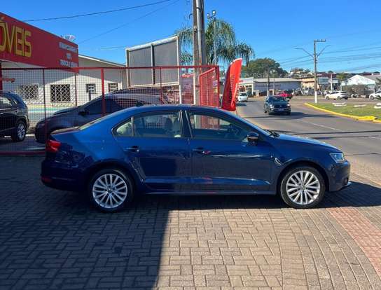 VOLKSWAGEN-JETTA-2011