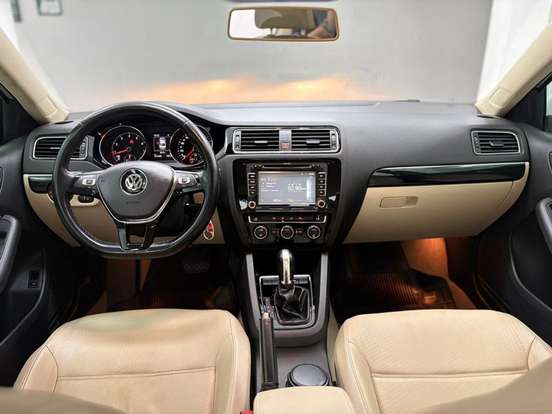 VOLKSWAGEN-JETTA-2015