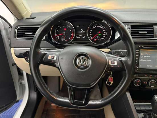 VOLKSWAGEN-JETTA-2015