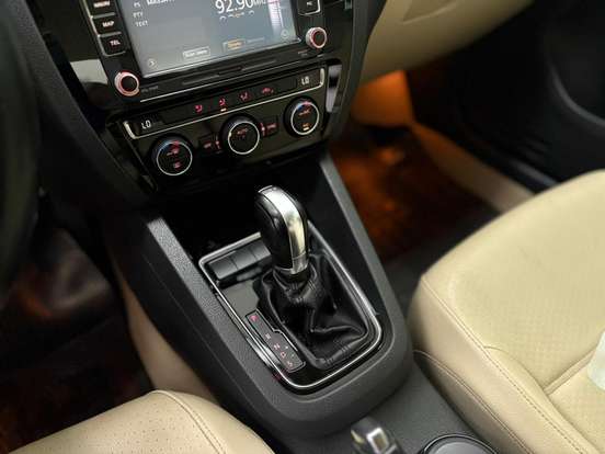 VOLKSWAGEN-JETTA-2015
