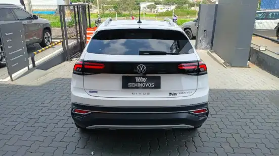 VOLKSWAGEN-NIVUS-1.0 200 TSI TOTAL FLEX HIGHLINE AUTOMÁTICO VOLKSWAGEN-NIVUS-2023
