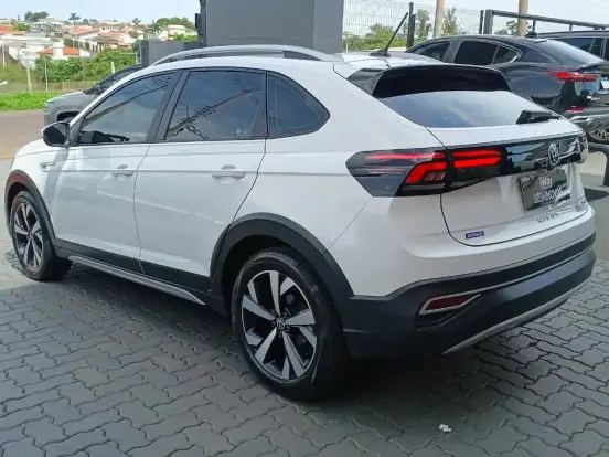VOLKSWAGEN-NIVUS-1.0 200 TSI TOTAL FLEX HIGHLINE AUTOMÁTICO VOLKSWAGEN-NIVUS-2023