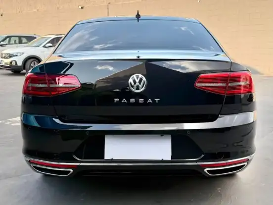 VOLKSWAGEN-PASSAT-2018
