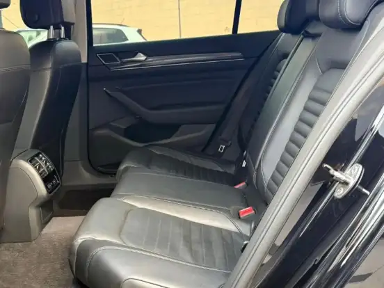 VOLKSWAGEN-PASSAT-2018