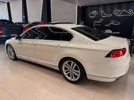 VOLKSWAGEN-PASSAT-2018