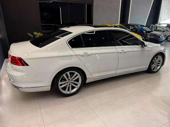 VOLKSWAGEN-PASSAT-2018