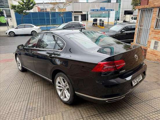 VOLKSWAGEN-PASSAT-2018