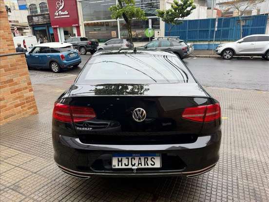 VOLKSWAGEN-PASSAT-2018