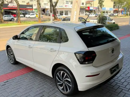 VOLKSWAGEN-POLO-1.0 170 TSI HIGHLINE AUTOMÁTICO VOLKSWAGEN-POLO-2024