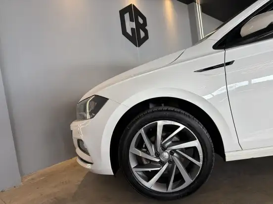 VOLKSWAGEN-POLO-2019