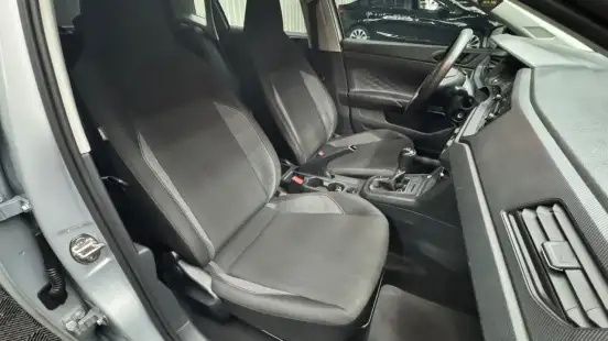 VOLKSWAGEN-POLO-2023