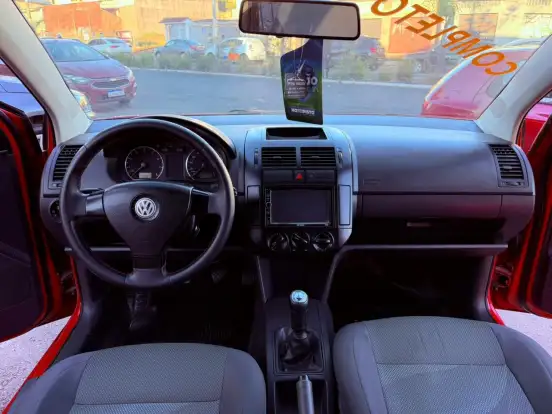 VOLKSWAGEN-POLO-2011