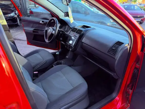 VOLKSWAGEN-POLO-2011