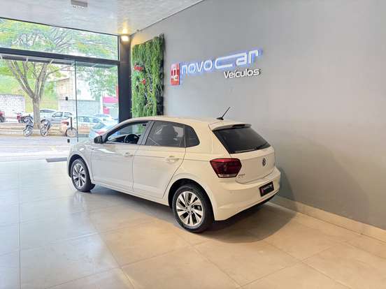 VOLKSWAGEN-POLO-2018