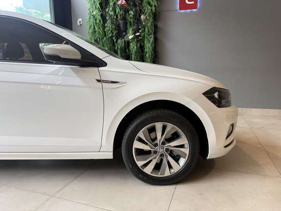 VOLKSWAGEN-POLO-2018