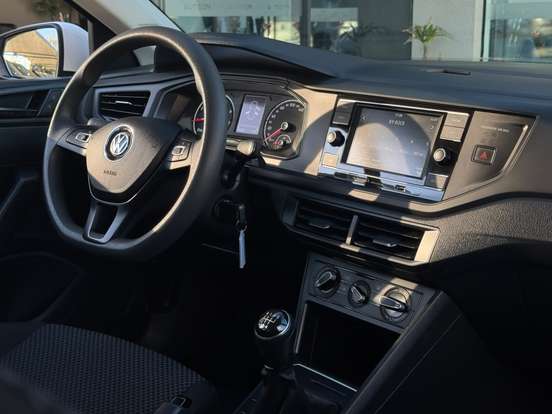 VOLKSWAGEN-POLO-2019