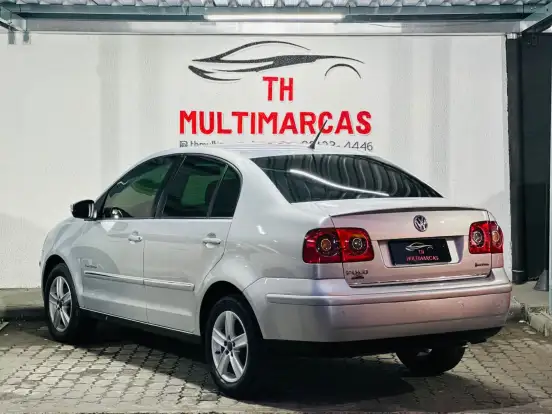 VOLKSWAGEN-POLO SEDAN-1.6 MI COMFORTLINE 8V FLEX 4P AUTOMATIZADO VOLKSWAGEN-POLO SEDAN-2011