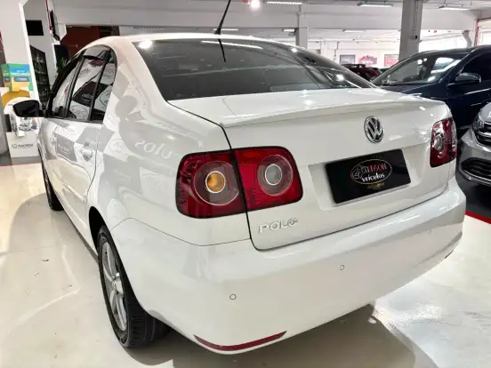 VOLKSWAGEN-POLO SEDAN-2013