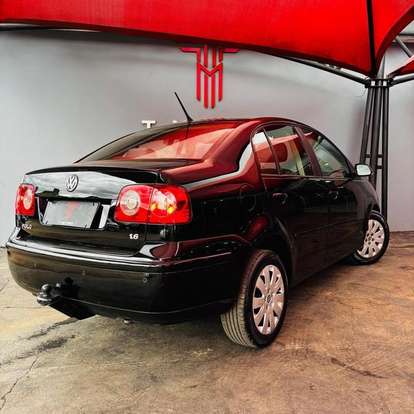 VOLKSWAGEN-POLO SEDAN-2011