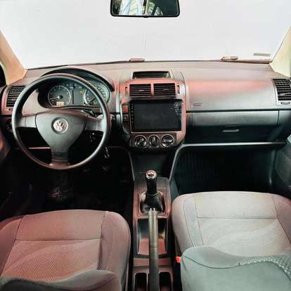 VOLKSWAGEN-POLO SEDAN-2011