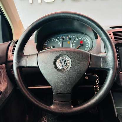 VOLKSWAGEN-POLO SEDAN-2011