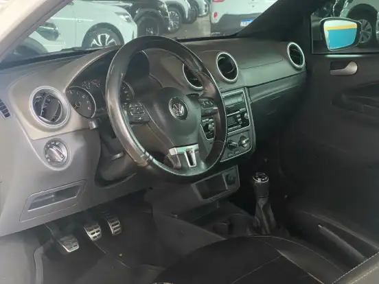 VOLKSWAGEN-SAVEIRO-2014
