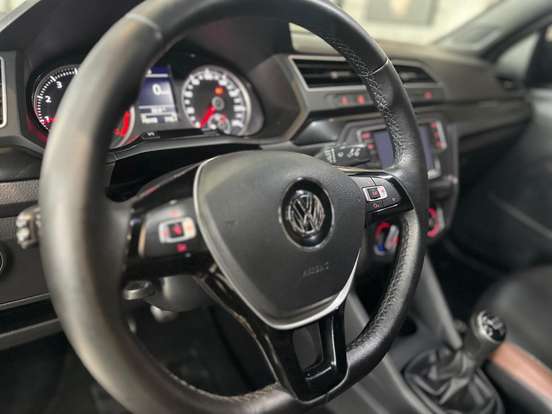 VOLKSWAGEN-SAVEIRO-2021