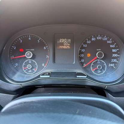 VOLKSWAGEN-SPACEFOX-2010