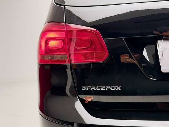 VOLKSWAGEN-SPACEFOX-2011
