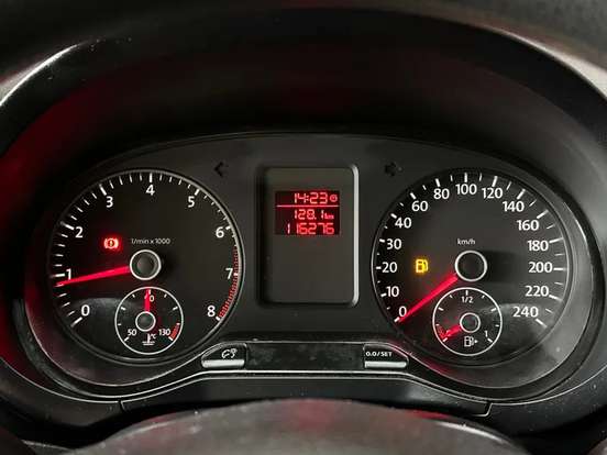 VOLKSWAGEN-SPACEFOX-2012