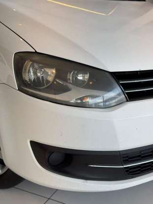 VOLKSWAGEN-SPACEFOX-2010