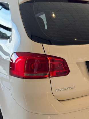 VOLKSWAGEN-SPACEFOX-2010