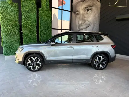 VOLKSWAGEN-TAOS-2026
