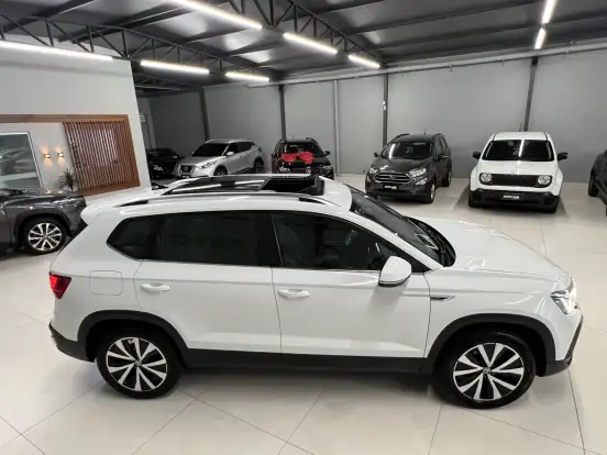 VOLKSWAGEN-TAOS-2021